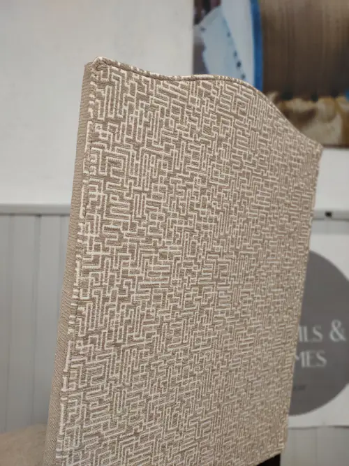 Détail d'un dos avec  passepoil