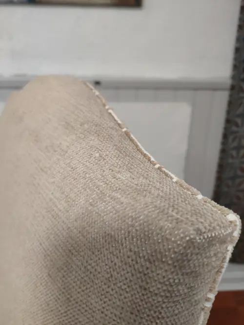 Détail d'un dossier avec passepoil