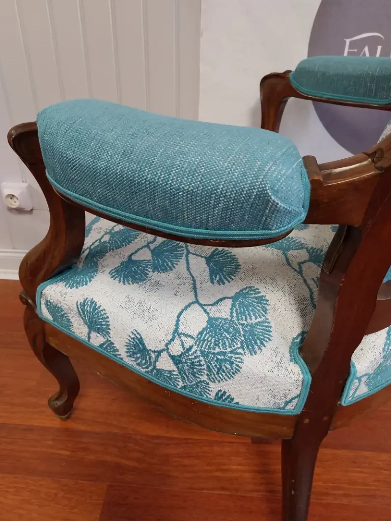 Détail d'une manchette de fauteuil Louis Philippe